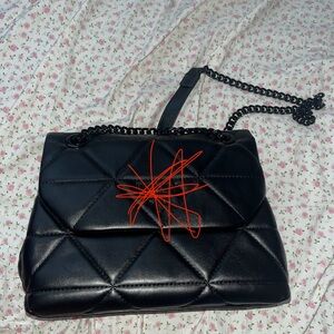 Chic Black Quilted Shoulder Bag with Chain Strap